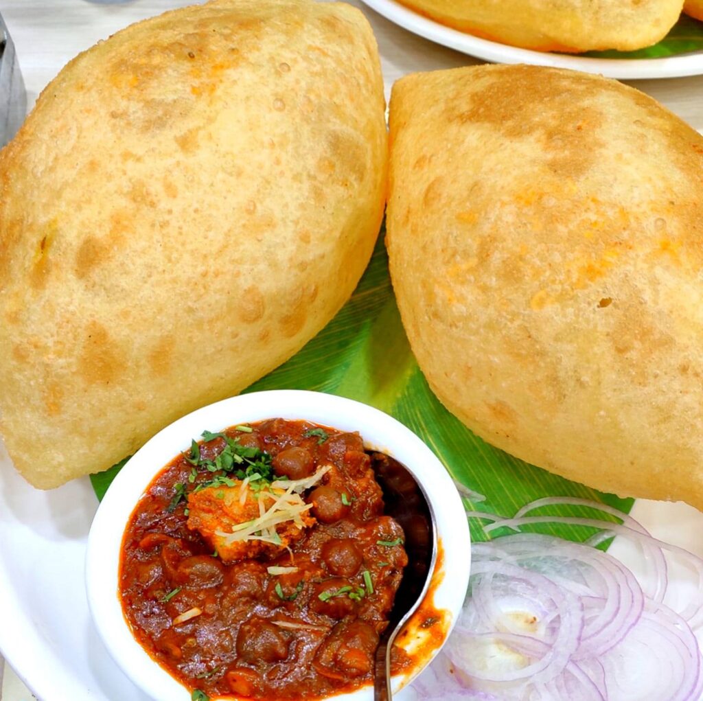 chole bhature at local street